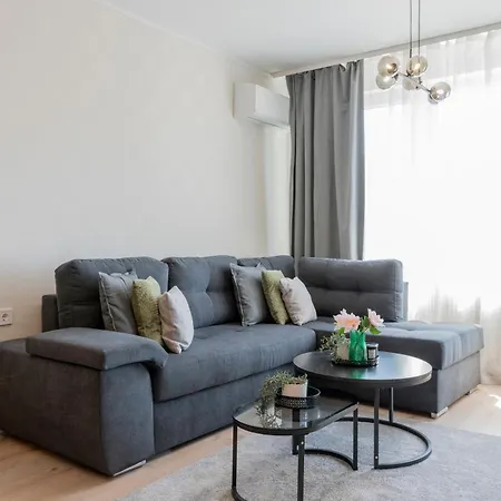 Three Hills Premium Near Center Апартамент