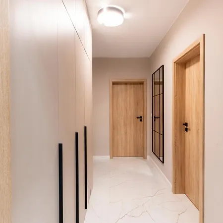 Апартамент Three Hills Premium Near Center Велико Търново