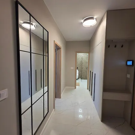 Апартамент Three Hills Premium Near Center