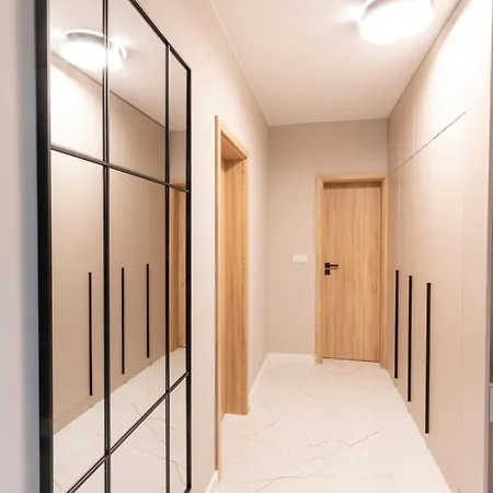Апартамент Three Hills Premium Near Center