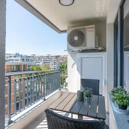 Апартамент Three Hills Premium Near Center