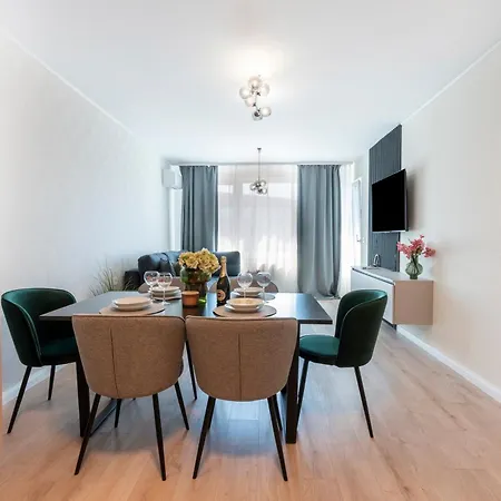 Three Hills Premium Near Center Апартамент *