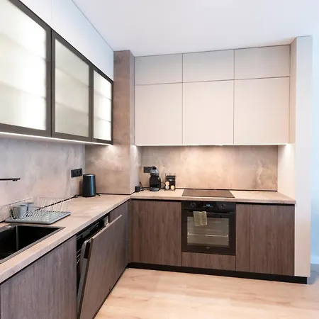 Three Hills Premium Near Center Апартамент *