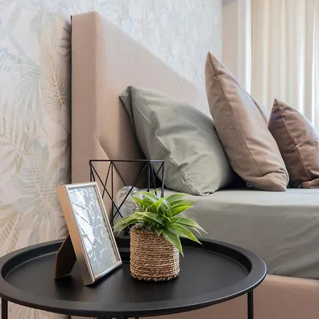 Three Hills Premium Near Center Апартамент