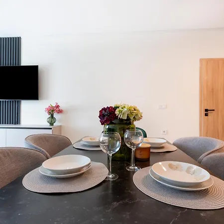 Three Hills Premium Near Center Апартамент