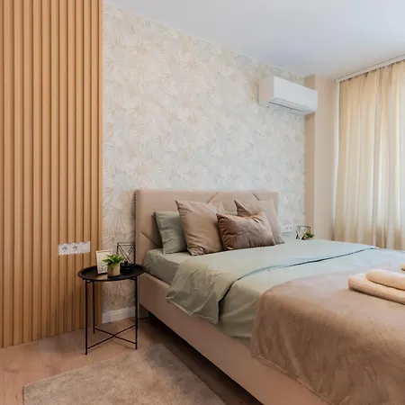 Three Hills Premium Near Center Апартамент
