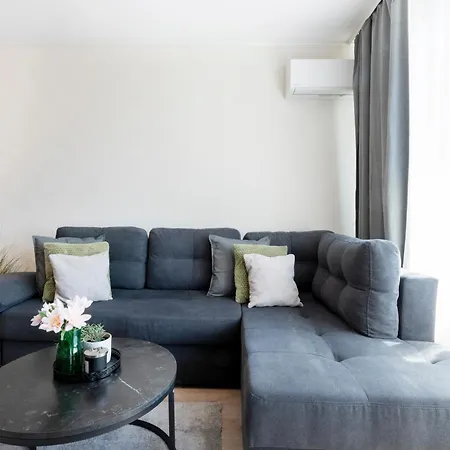 Апартамент Three Hills Premium Near Center