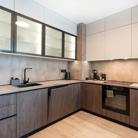 Апартамент Three Hills Premium Near Center Велико Търново