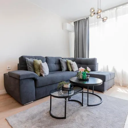 Апартамент Three Hills Premium Near Center