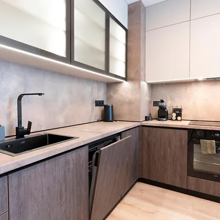 Апартамент Three Hills Premium Near Center Велико Търново