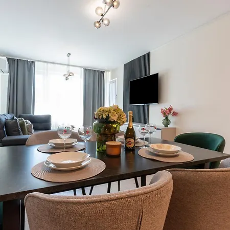 Апартамент Three Hills Premium Near Center