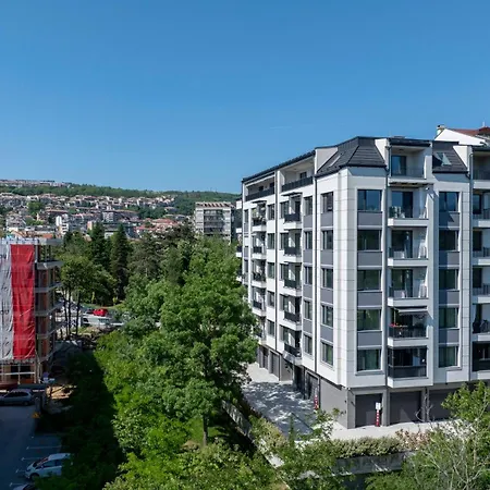 Апартамент Three Hills Premium Near Center *