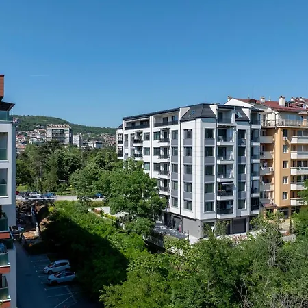 Апартамент Three Hills Premium Near Center Велико Търново