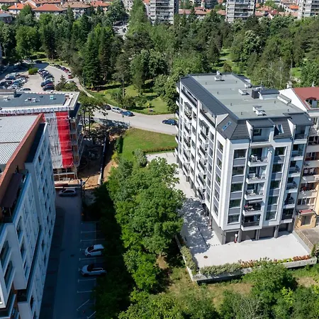 Апартамент Three Hills Premium Near Center *
