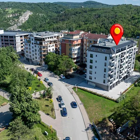 Апартамент Three Hills Premium Near Center Велико Търново