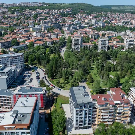 Апартамент Three Hills Premium Near Center